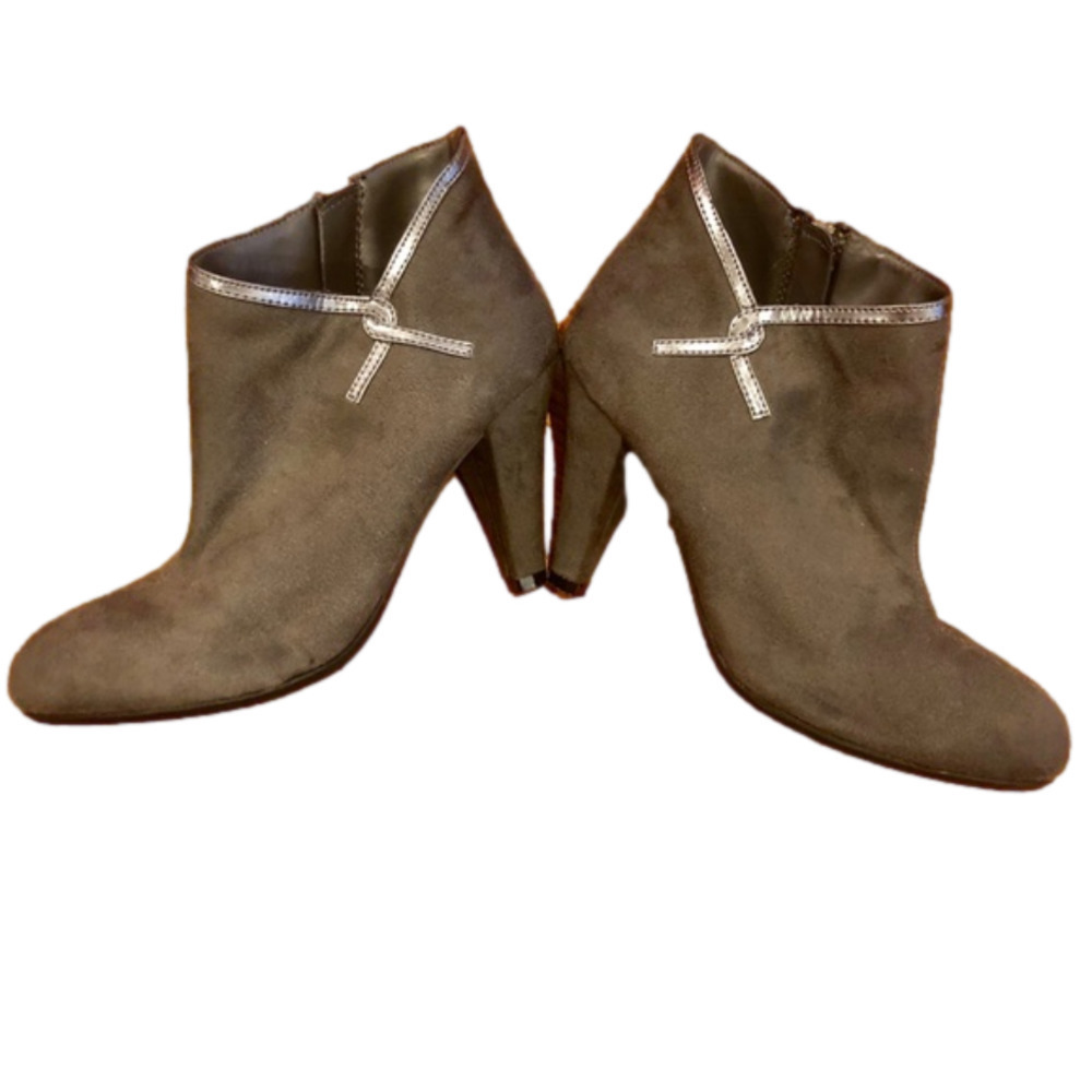 Predictions faux suede grey ankle Boots size 7